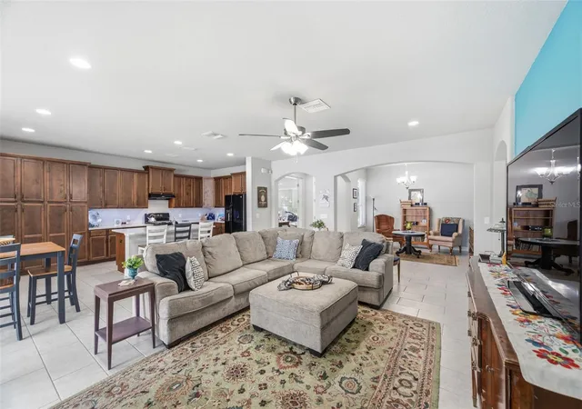 3rd image of 123 N Florida Ave, Tarpon Springs, FL 34689 | MLS# W7887067