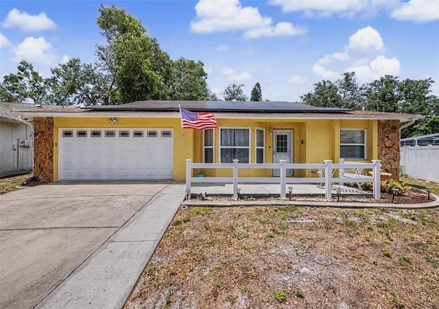 Photo 2 of Single family home for sale at 6325 Se Sarah Ln, New Port Richey, FL 34653 | MLS# W7887068 | Listing updated on 2026-10-04