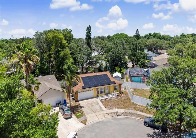 Photo 3 of Single family home for sale at 6325 Se Sarah Ln, New Port Richey, FL 34653 | MLS# W7887068 | Listing updated on 2026-10-04