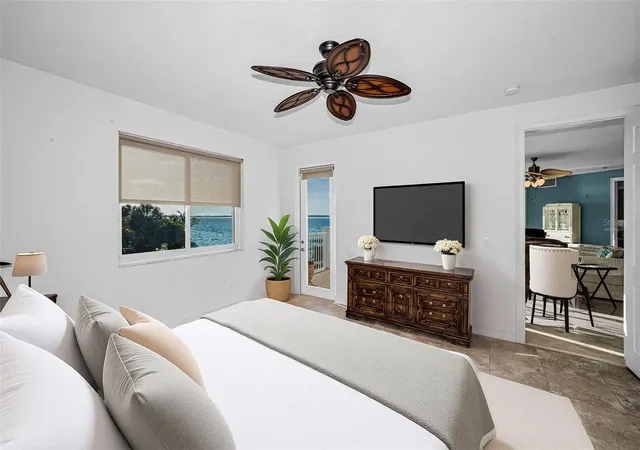 2nd image of 1860 N Fort Harrison Ave, CLEARWATER, FL 33755