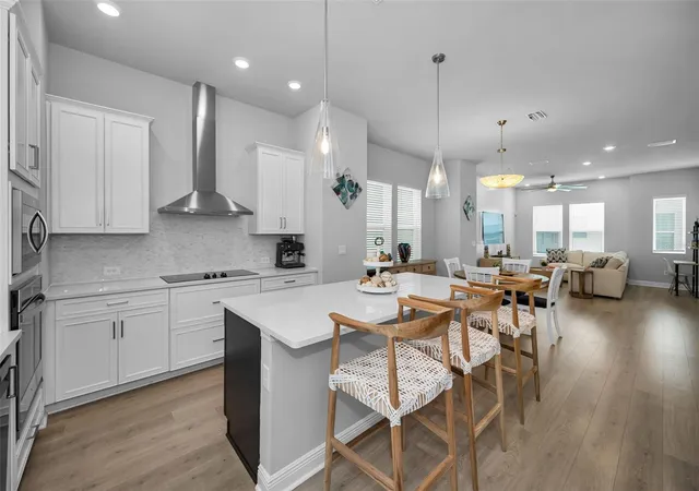 Photo 3 of Townhouse for sale at 2458 Mangum Ct, Sarasota, FL 34237 | MLS# TB8523329 | Listing updated on 2026-09-29