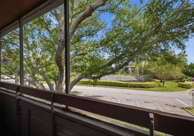2nd image of 10263 Gandy Blvd N, ST PETERSBURG, FL 33702