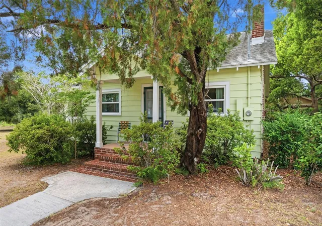 3rd image of 1747 Apache Trl, Clearwater, FL 33755 | MLS# TB8523381