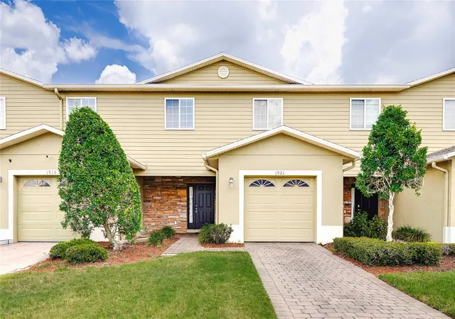 Photo 2 of Townhouse for sale at 1921 Chatham Pl Dr, Orlando, FL 32824 | MLS# O6420059 | Listing updated on 2026-09-02