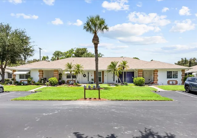 3rd image of 127 Lakes End Dr #C, Fort Pierce, FL 34982 | MLS# G5114305