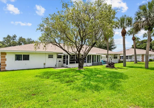 4th image of 127 Lakes End Dr #C, Fort Pierce, FL 34982 | MLS# G5114305