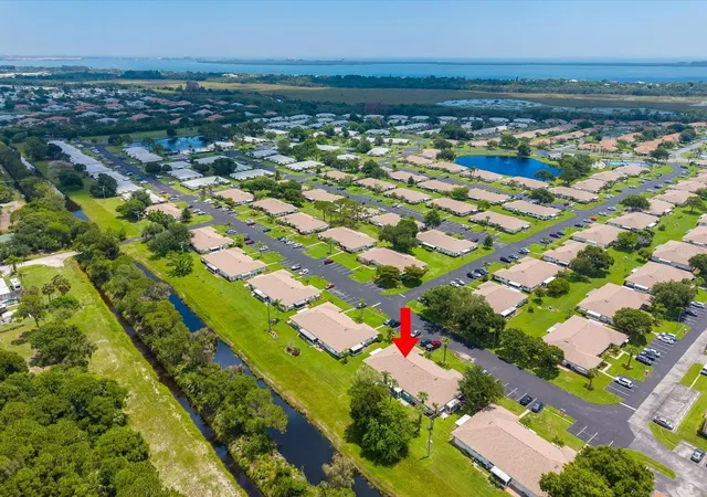 2nd image of 127 Lakes End Dr, FORT PIERCE, FL 34982