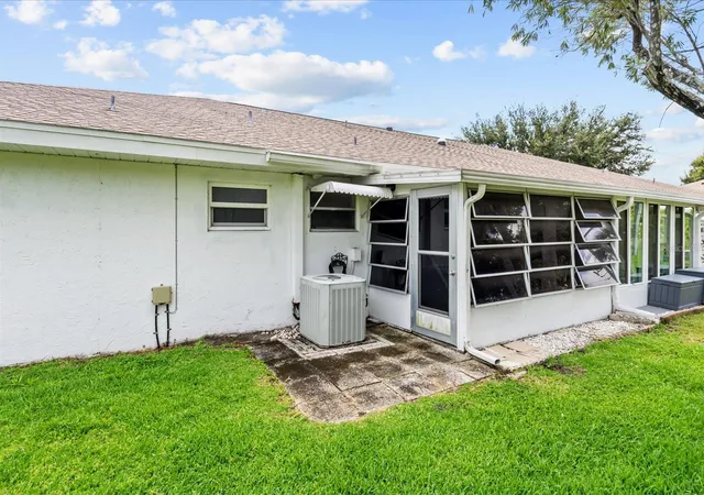 5th image of 127 Lakes End Dr #C, Fort Pierce, FL 34982 | MLS# G5114305