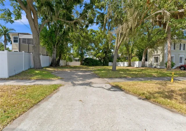 4th image of 5010 W Azeele St, Tampa, FL 33609 | MLS# TB8523394
