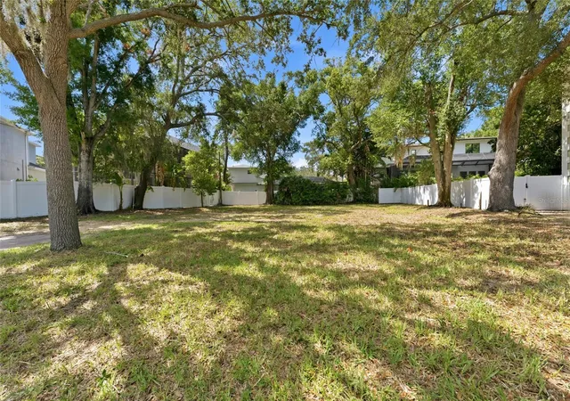 5th image of 5010 W Azeele St, Tampa, FL 33609 | MLS# TB8523394