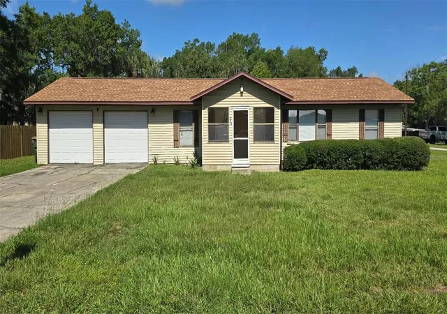 Photo 1 of Single family home for sale at 541 Sunset Ave, Umatilla, FL 32784 | MLS# G5114306 | Listing updated on 2026-09-23