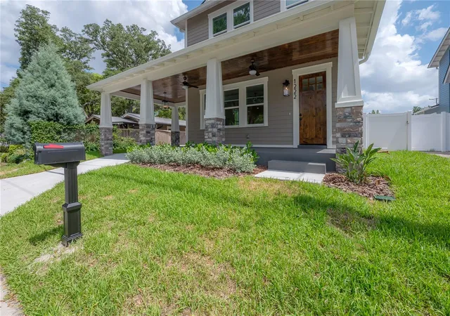 Photo 3 of Single family home for sale at 1222 E Chelsea St, Tampa, FL 33603 | MLS# TB8523408 | Listing updated on 2026-09-29