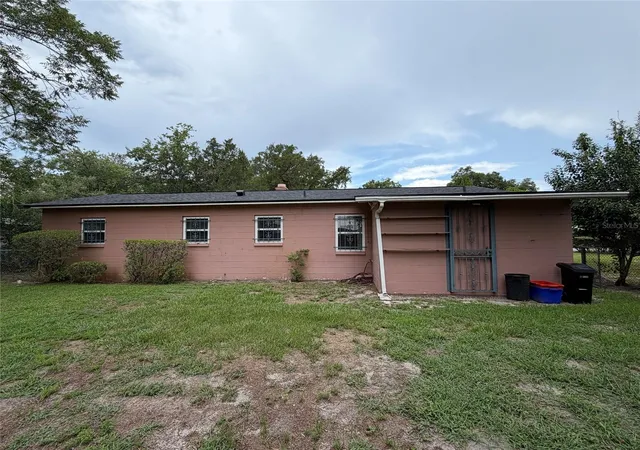 Photo 4 of Sale Pending at 901 NE 23rd Street, Gainesville, FL 32641 | MLS# GC541481 | Listing updated on 2026-08-24