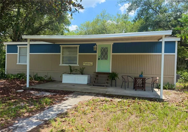 3rd image of 31638 Lake Dr, Eustis, FL 32736 | MLS# O6420109