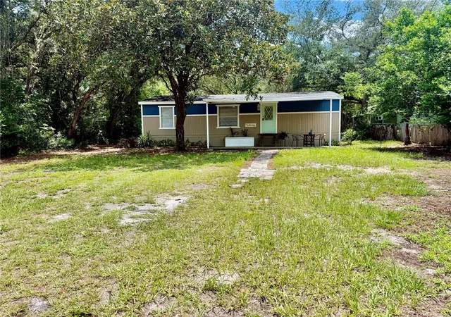 4th image of 31638 Lake Dr, Eustis, FL 32736 | MLS# O6420109