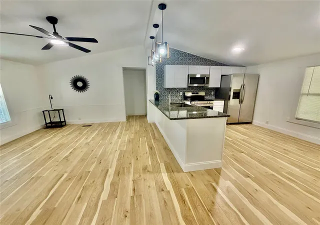 5th image of 31638 Lake Dr, Eustis, FL 32736 | MLS# O6420109