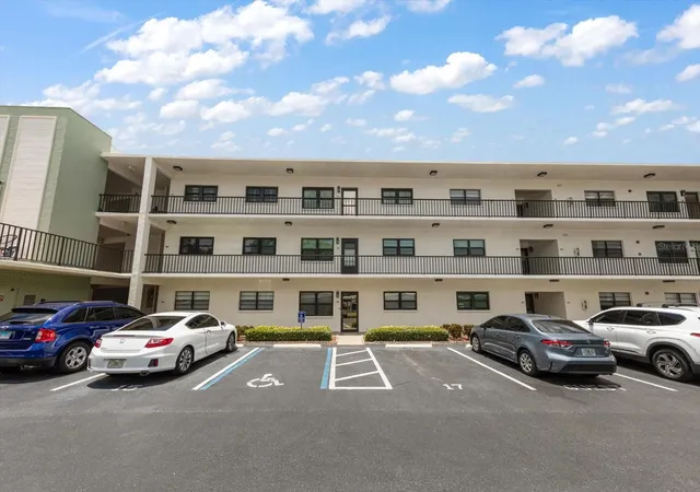 2nd image of 5980 Terrace Park Dr N #310, Saint Petersburg, FL 33709 | MLS# TB8523445
