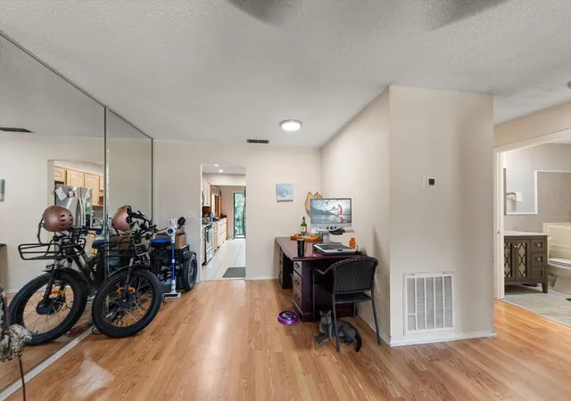 Listing Photo 2 - Condo for sale in building located at 5980Th Ter Park Dr N, ST PETERSBURG, FL 33709 - Unit #310