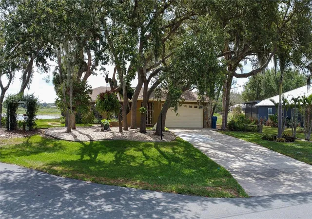 Photo 1 of Single family home for sale at 268 Eastpoint Ct, Spring Hill, FL 34606 | MLS# W7887083 | Listing updated on 2026-06-26