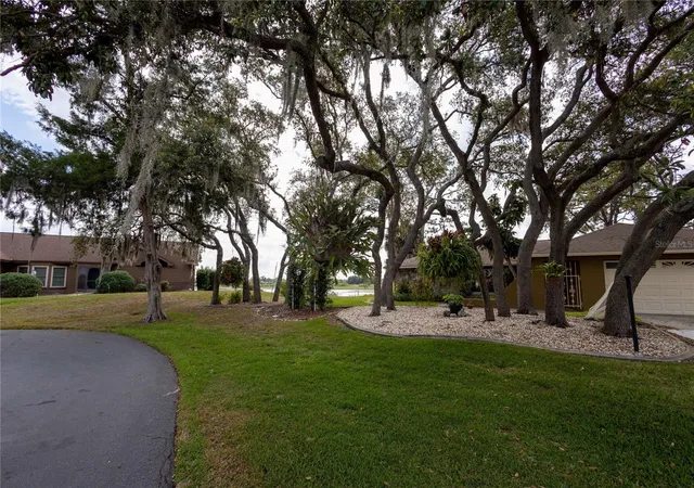 Photo 3 of Single family home for sale at 268 Eastpoint Ct, Spring Hill, FL 34606 | MLS# W7887083 | Listing updated on 2026-06-26