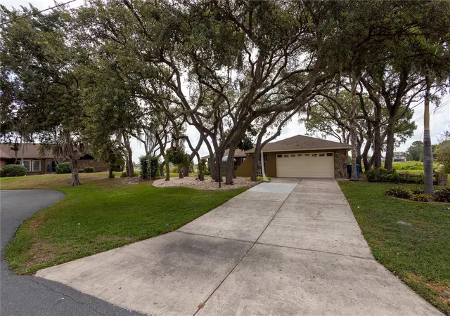 Photo 4 of Single family home for sale at 268 Eastpoint Ct, Spring Hill, FL 34606 | MLS# W7887083 | Listing updated on 2026-06-26