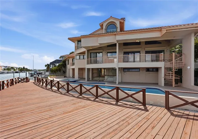 3rd image of 2869 Seabreeze Dr S, Gulfport, FL 33707 | MLS# TB8523477