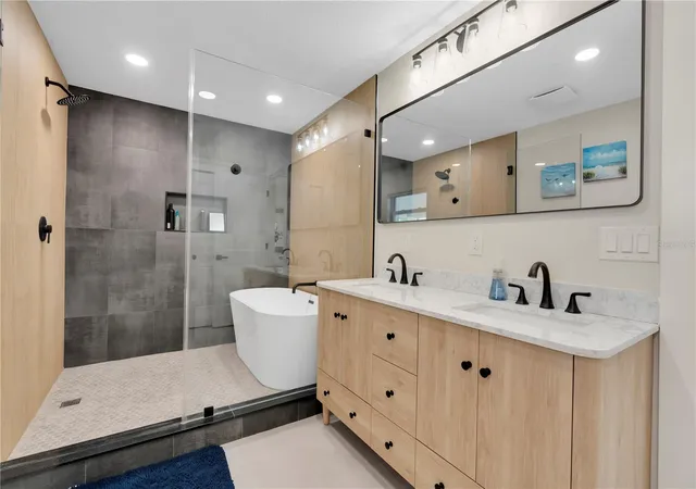 5th image of 24 Marina Ter, Treasure Island, FL 33706 | MLS# TB8523500