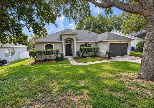 Photo 2 of Sale Pending at 1306 Windy Blf Dr, Minneola, FL 34715 | MLS# G5114315 | Listing updated on 2026-09-13