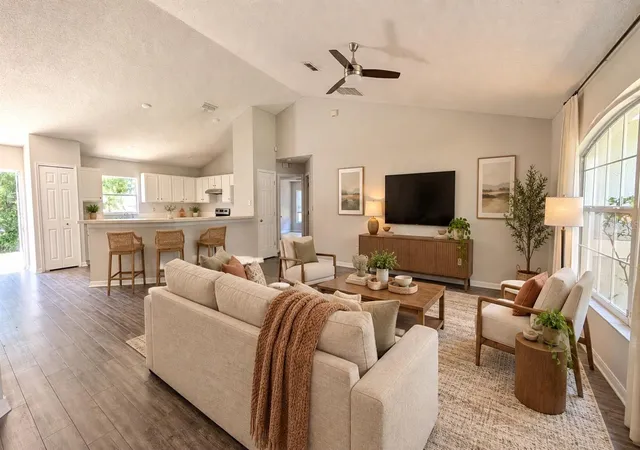 Photo 3 of Sale Pending at 1306 Windy Blf Dr, Minneola, FL 34715 | MLS# G5114315 | Listing updated on 2026-09-13