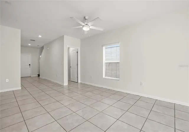 3rd image of 1721 White Water Ct, Davenport, FL 33837 | MLS# O6420169
