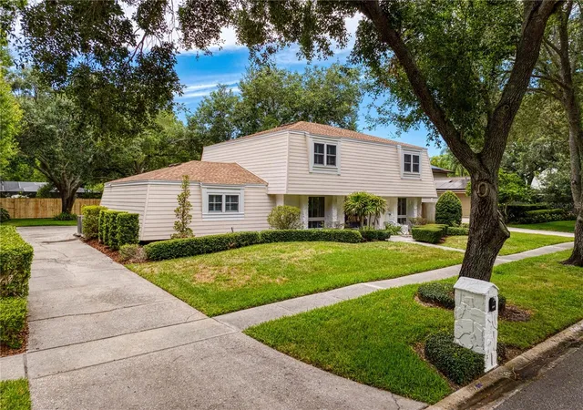 Photo 1 of Single family home for sale at 13305 Golf Crst Cir, Tampa, FL 33618 | MLS# TB8523528 | Listing updated on 2026-10-10