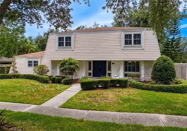 Photo 3 of Single family home for sale at 13305 Golf Crst Cir, Tampa, FL 33618 | MLS# TB8523528 | Listing updated on 2026-10-10