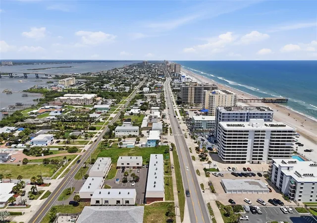 2nd image of 3747 S Atlantic Ave, DAYTONA BEACH, FL 32118