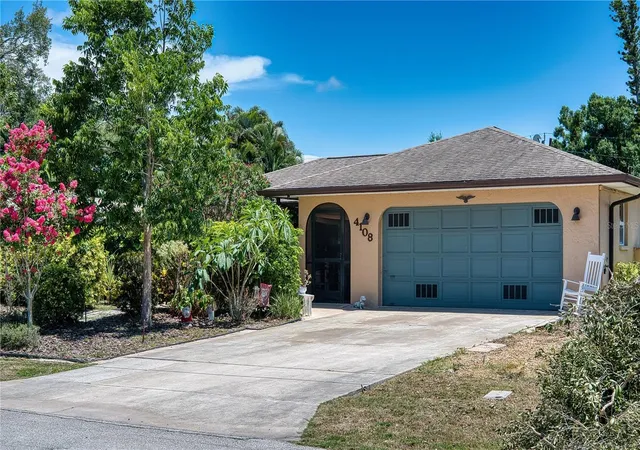 Photo 1 of Single family home for sale at 4108 Prescott St, Sarasota, FL 34232 | MLS# A4698201 | Listing updated on 2026-08-08