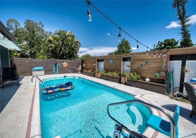 Photo 3 of Single family home for sale at 4108 Prescott St, Sarasota, FL 34232 | MLS# A4698201 | Listing updated on 2026-08-08