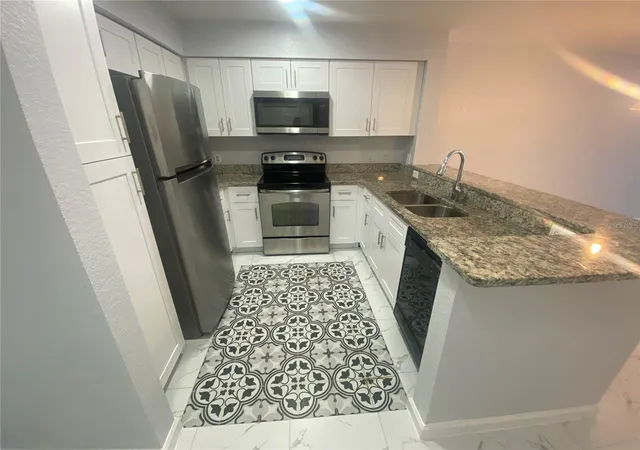 5th image of 13838 Fairway Island Dr, Orlando, FL 32837