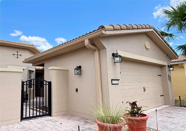 Photo 2 of Single family home for sale at 2316 Palm Tree Dr, Kissimmee, FL 34759 | MLS# S5152555 | Listing updated on 2026-08-18