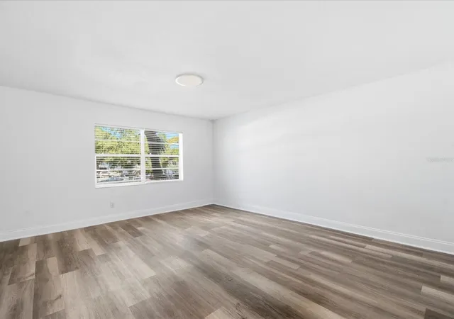 Listing Photo 5 - Condo for sale in building located at 9009 Tudor Dr, TAMPA, FL 33615 - Unit #G206