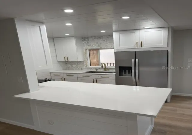 Listing Photo 4 - Condo for sale in building located at 3755 S School Ave, Sarasota, FL 34239 - Unit #54