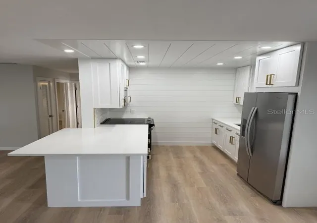 Listing Photo 5 - Condo for sale in building located at 3755 S School Ave, Sarasota, FL 34239 - Unit #54