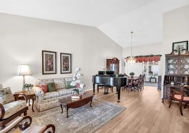 5th image of 3960 Tarpon Pointe Cir, Palm Harbor, FL 34684 | MLS# TB8523574