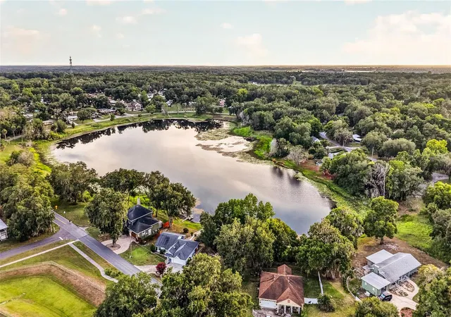 Homes for sale in Fruitland Park, FL | 302 E Mirror Lake Dr, Fruitland Park, FL 34731 | MLS# G5114324