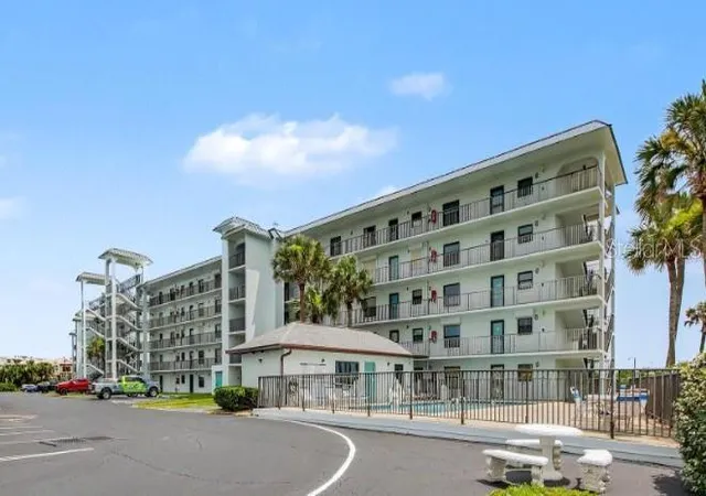 Listing Photo 4 - Condo for sale in building located at 3180 Ocean Shore Blvd, Ormond Beach, FL 32176 - Unit #108