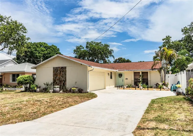 Homes for sale in Largo, FL | 14803 Sunset Dr, Largo, FL 33774 | MLS# L4963086