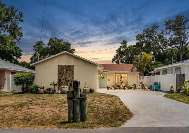 Homes for sale in Largo, FL | 14803 Sunset Dr, Largo, FL 33774 | MLS# L4963086