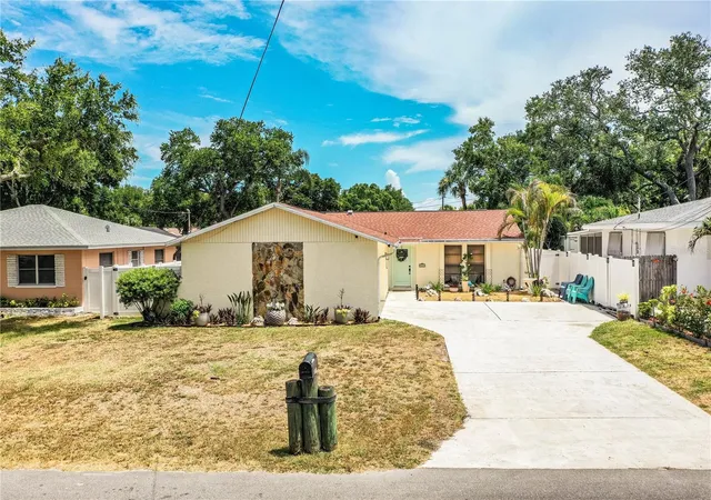 Homes for sale in Largo, FL | 14803 Sunset Dr, Largo, FL 33774 | MLS# L4963086