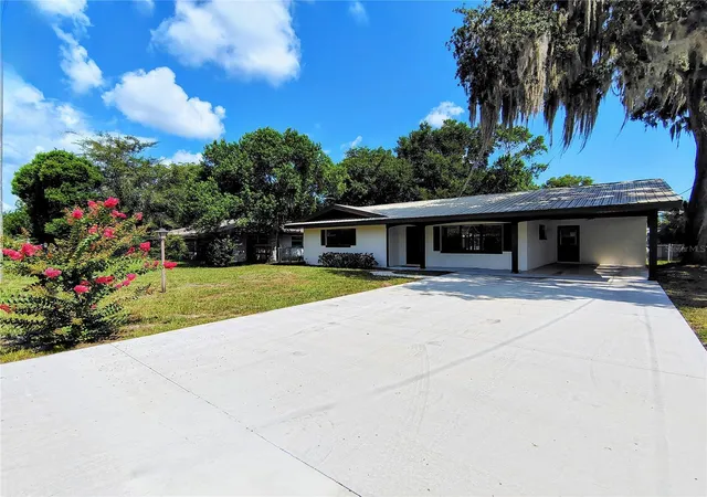Homes for sale in Lake Panasoffkee, FL | 1240 Cr 463, Lake Panasoffkee, FL 33538 | MLS# G5114327