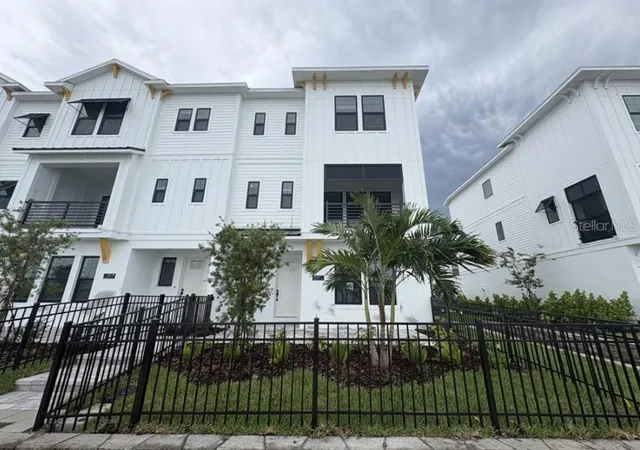 Photo 1 of Sale Pending at 1650 Springwell Ln, Sarasota, FL 34240 | MLS# TB8523611 | Listing updated on 2026-09-14