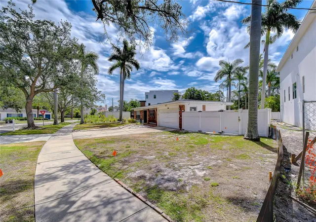 Photo 2 of Single family home for sale at 5006 W Dickens Ave, Tampa, FL 33629 | MLS# TB8523616 | Listing updated on 2026-07-08