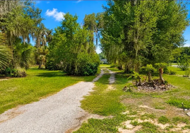 Photo 3 of Single family home for sale at 695 Lyle Pkwy, Bartow, FL 33830 | MLS# B4902300 | Listing updated on 2026-08-21